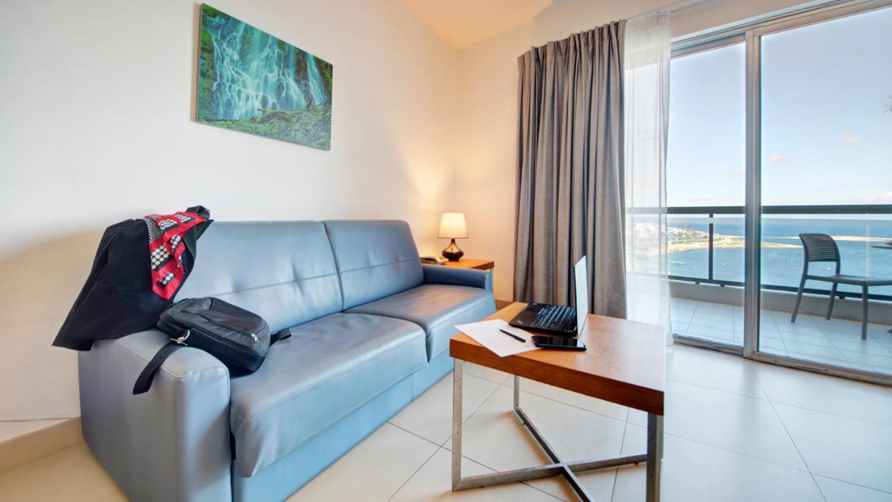 Ax Sunny Coast & 4*