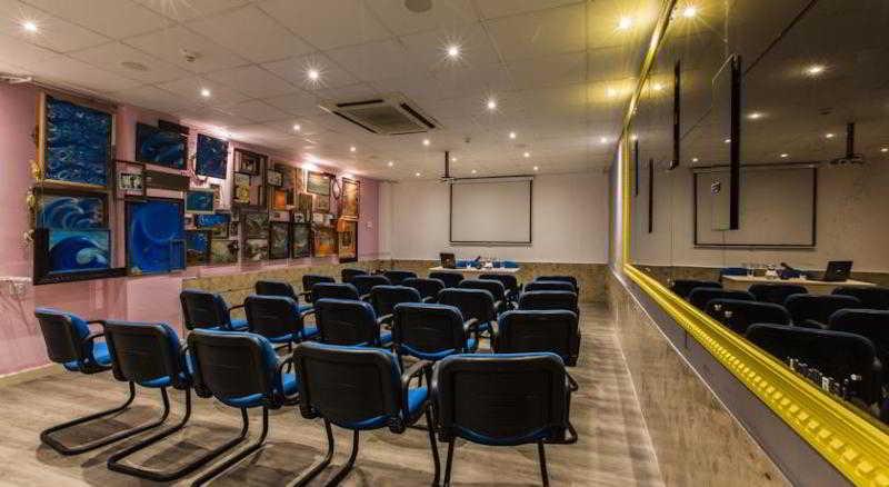 Ax Sunny Coast & Aparthotel 4*